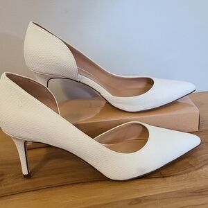 Call it Spring vegan pointy toe heels. Size 8. The heel is 3 inches. White.